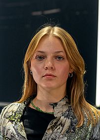 Ella H&uuml;ser