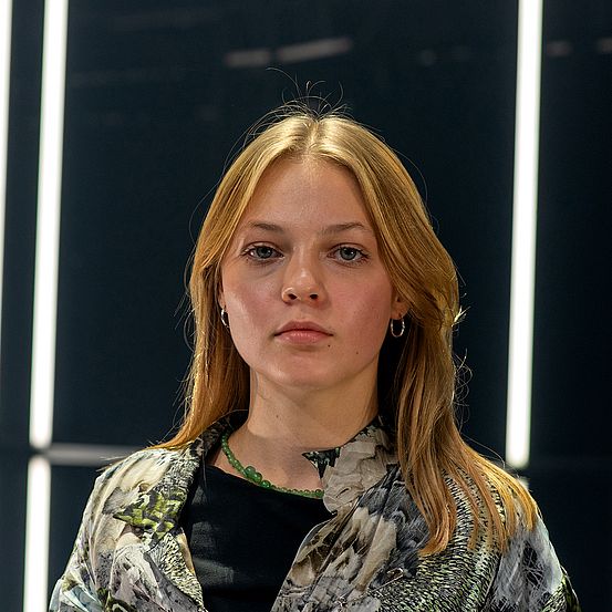 Ella H&uuml;ser