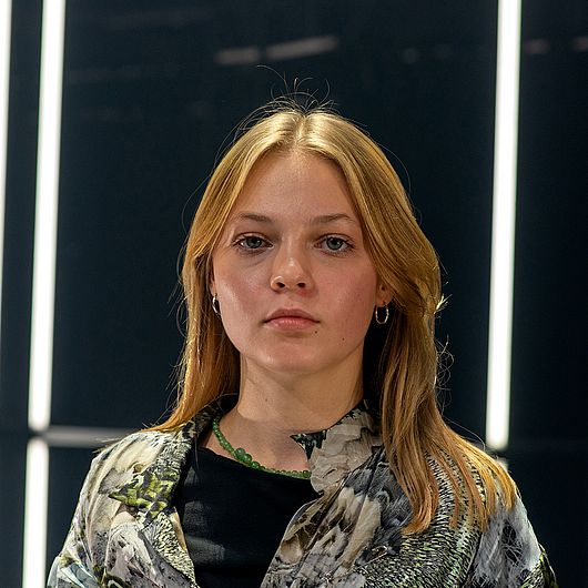 Ella H&uuml;ser